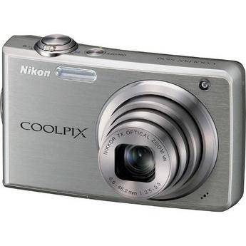 Nikon C�mera Digital Coolpix S630 com Kit B�sico de Acess�rios (Prata Tit�nio)