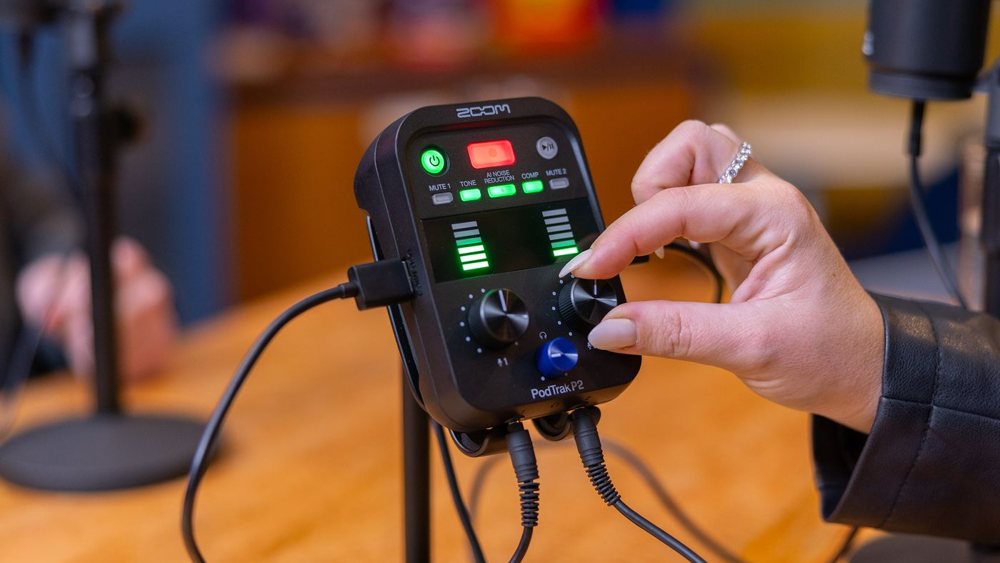 Zoom PodTrak P2 Dual USB Mic Recorder for Podcasters Zoom PodTrak P2 Dual USB Mic Recorder for Podcasters