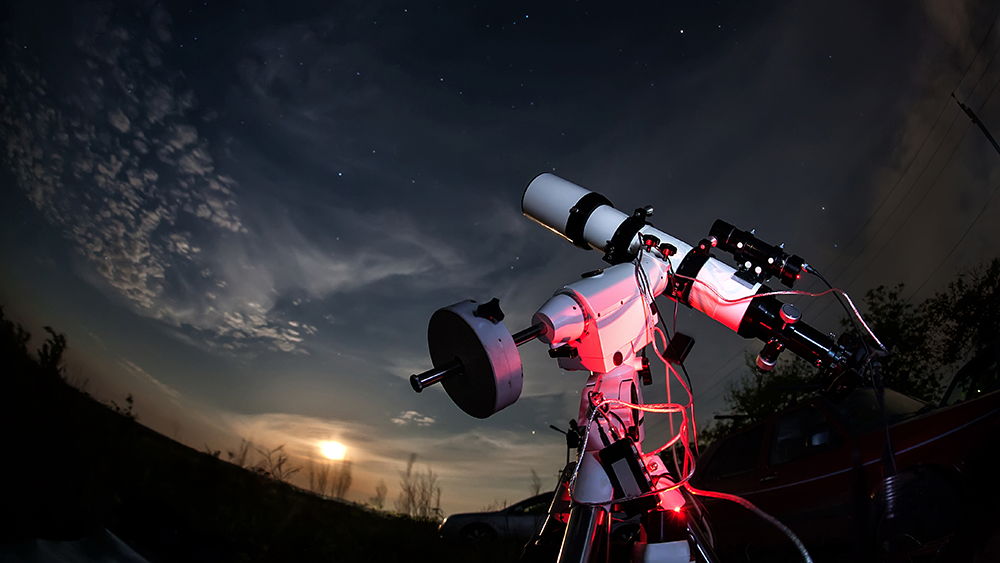 <em>Not</em>&nbsp;a beginner telescope.