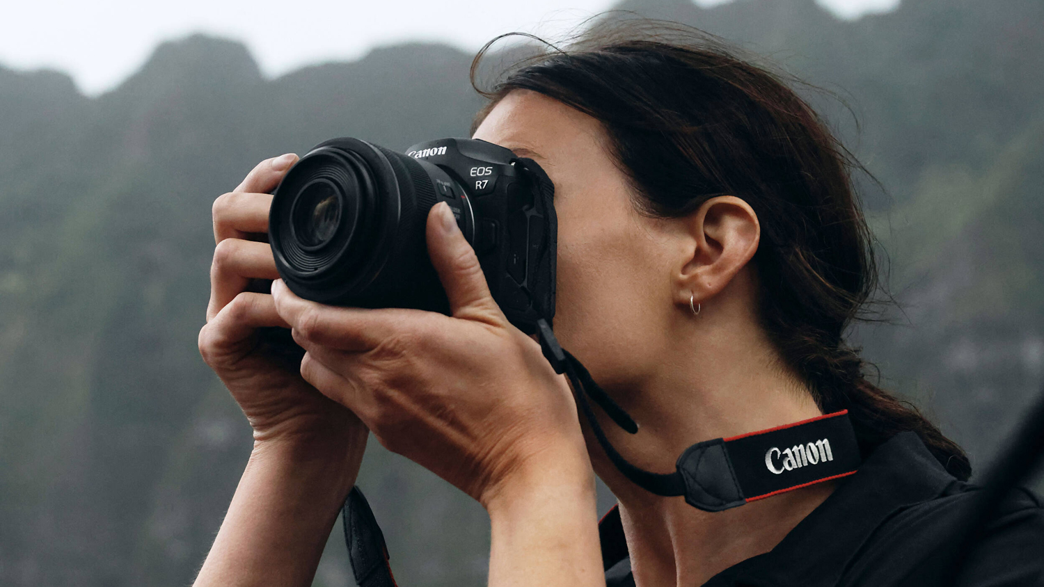 Canon EOS R7 Mirrorless Camera