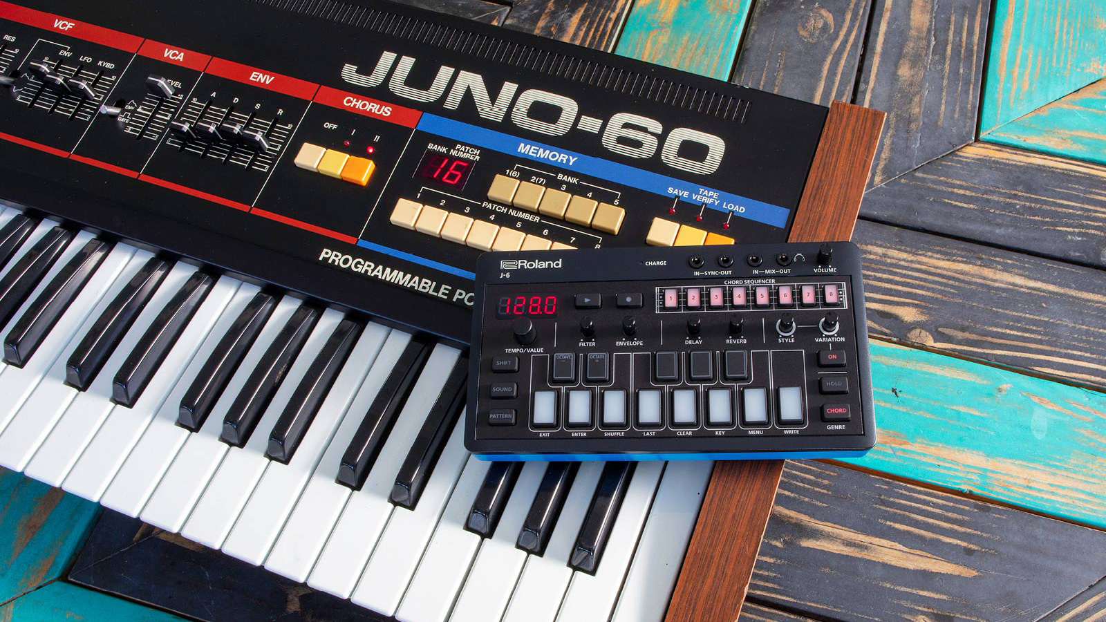 Roland AIRA Compact J-6 Chord Synthesizer