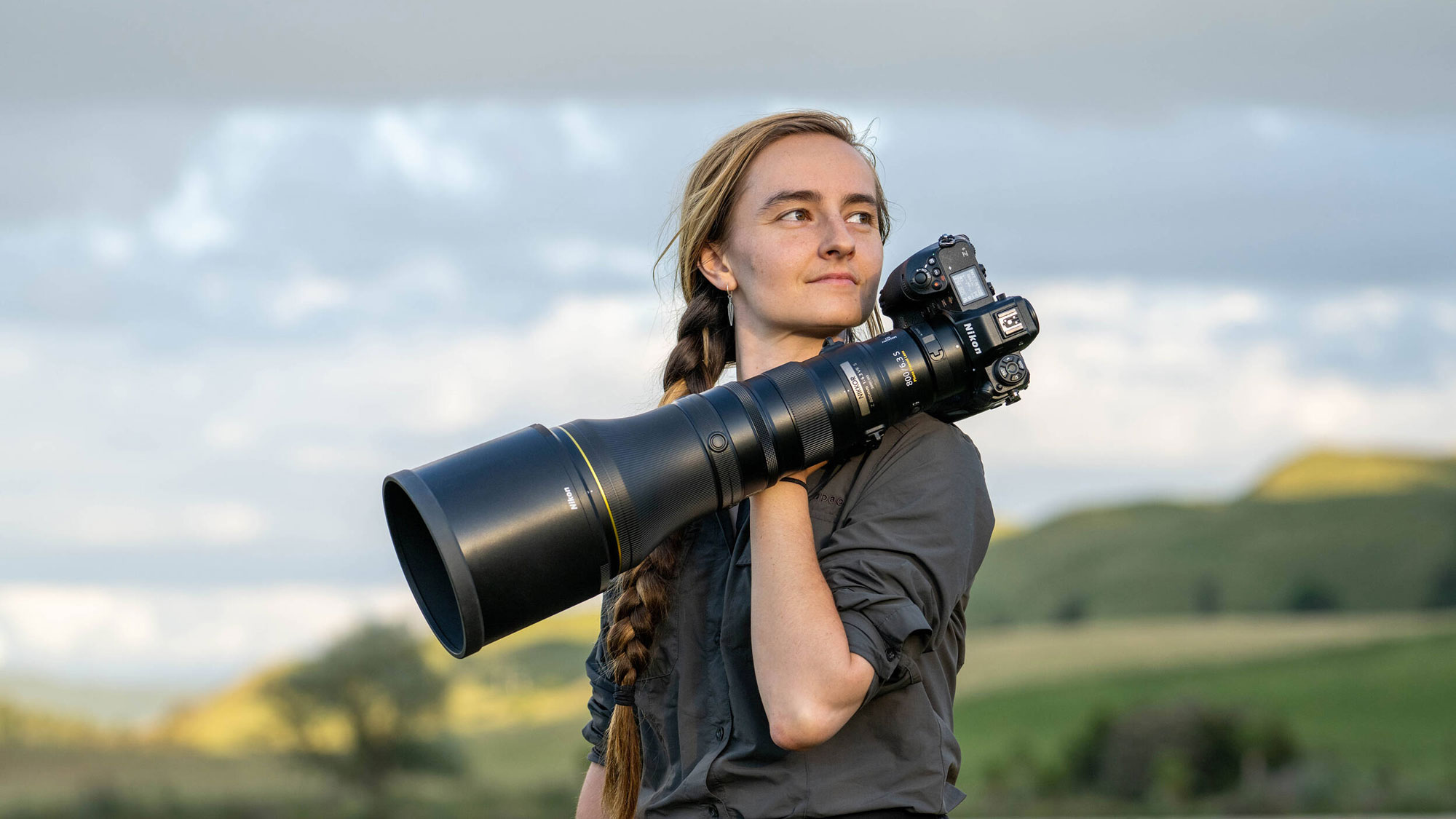 The NIKKOR Z 800mm f/6.3 VR S is actually nearly half the weight of its F-Mount predecessor The NIKKOR Z 800mm f/6.3 VR S is actually nearly half the weight of its F-Mount predecessor