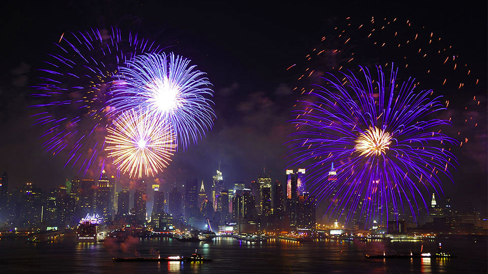 How to Photograph Fireworks How to Photograph Fireworks