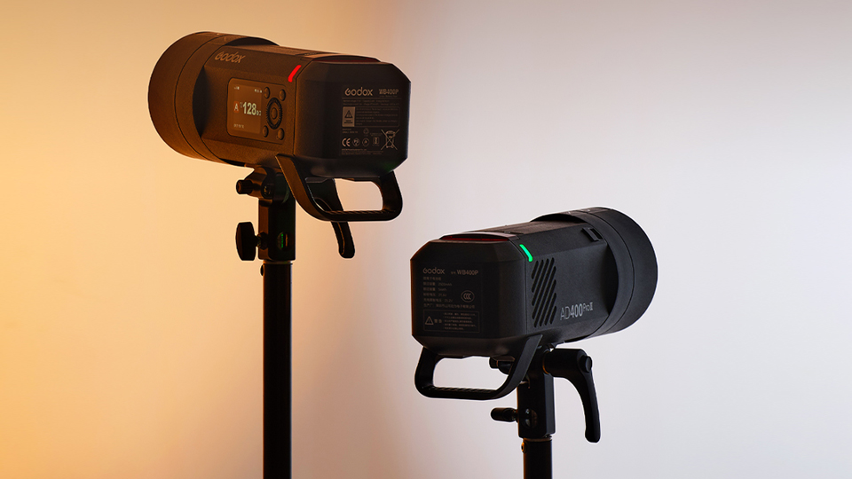 AD400Pro II All in One Outdoor Flash 30W Bi Color Modeling Lamp AD400Pro II All in One Outdoor Flash 30W Bi Color Modeling Lamp
