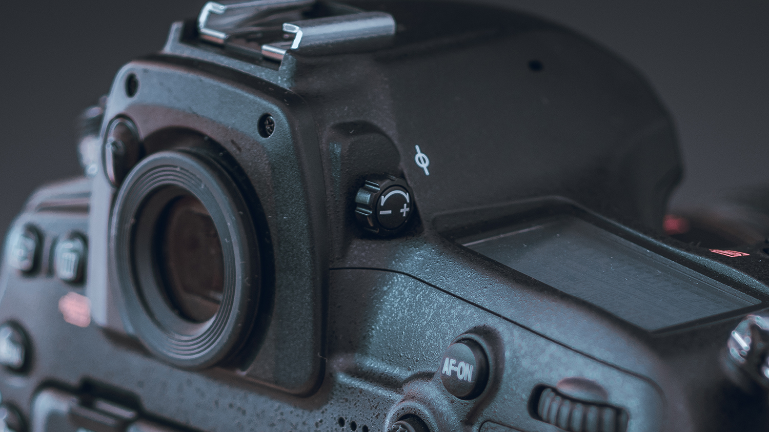 Look for a dial or slider near the viewfinder with a +/ – icon. This is your diopter and can be adjusted finely to your eyesight. Look for a dial or slider near the viewfinder with a +/ – icon. This is your diopter and can be adjusted finely to your eyesight.