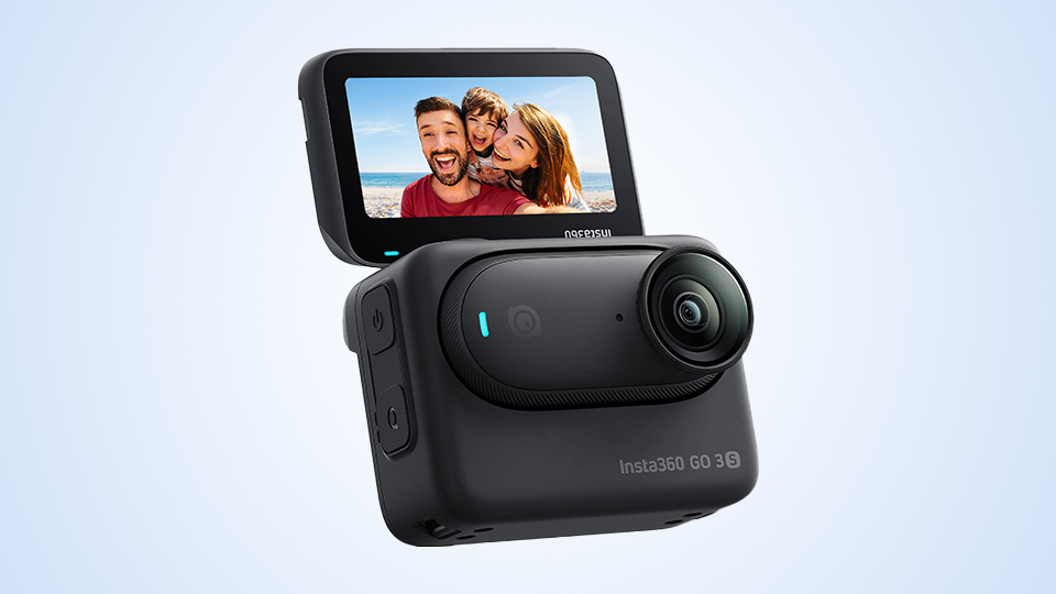 Dock the GO 3S in the included Action Pod for up to 140 minutes of recording time. Dock the GO 3S in the included Action Pod for up to 140 minutes of recording time.