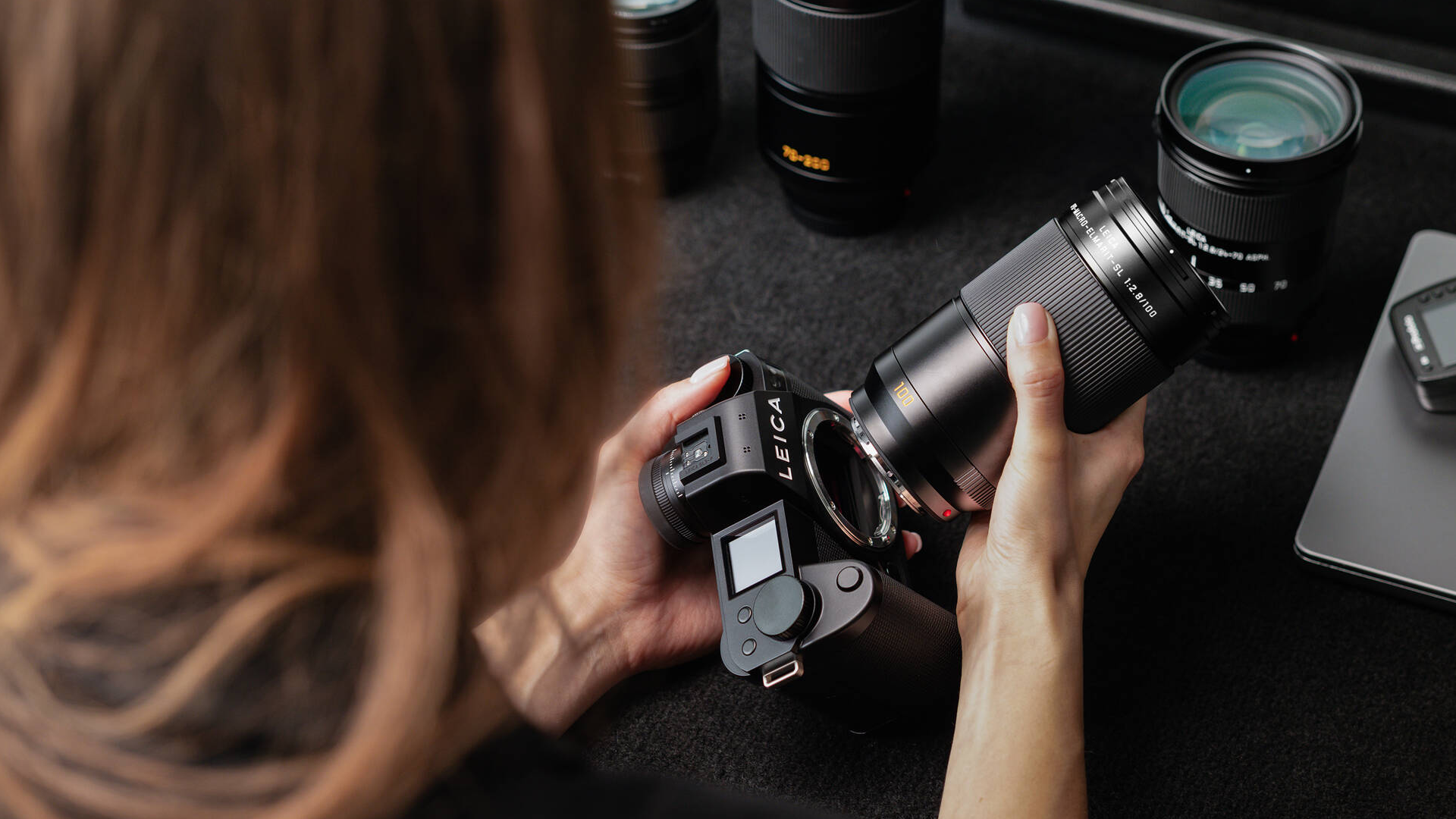 Putting the Leica APO-Macro-Elmarit-SL 100mm f/2.8 Lens on a camera body