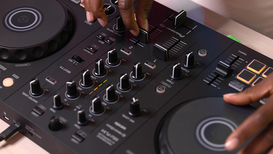Pioneer DJ DDJ-FLX4 Portable 2-Channel rekordbox DJ and Serato Controller Closeup Pioneer DJ DDJ-FLX4 Portable 2-Channel rekordbox DJ and Serato Controller Closeup