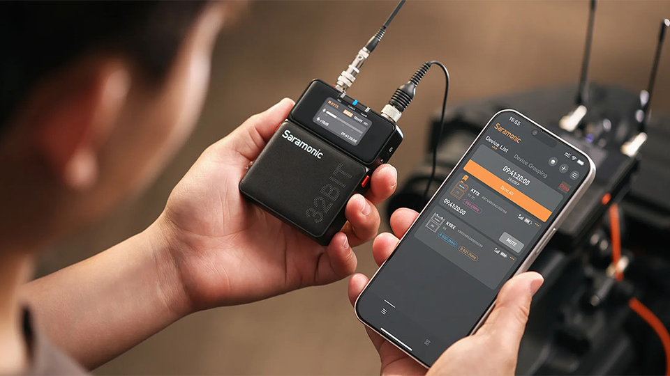 Saramonic K9 US Pro 2 Person Digital UHF Wireless Microphone System for Cameras Device Control Saramonic K9 US Pro 2 Person Digital UHF Wireless Microphone System for Cameras Device Control