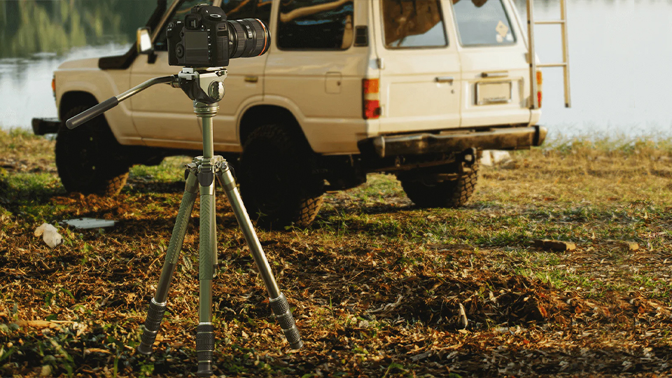 Sirui CT04 Pilot Series Tripod with CT5 Fluid Head Dark Green Sirui CT04 Pilot Series Tripod with CT5 Fluid Head Dark Green