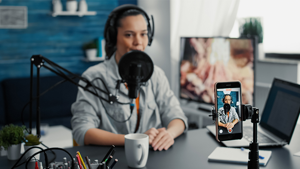 Working Studio Inside a Working Creator Studio | B&H eXplora