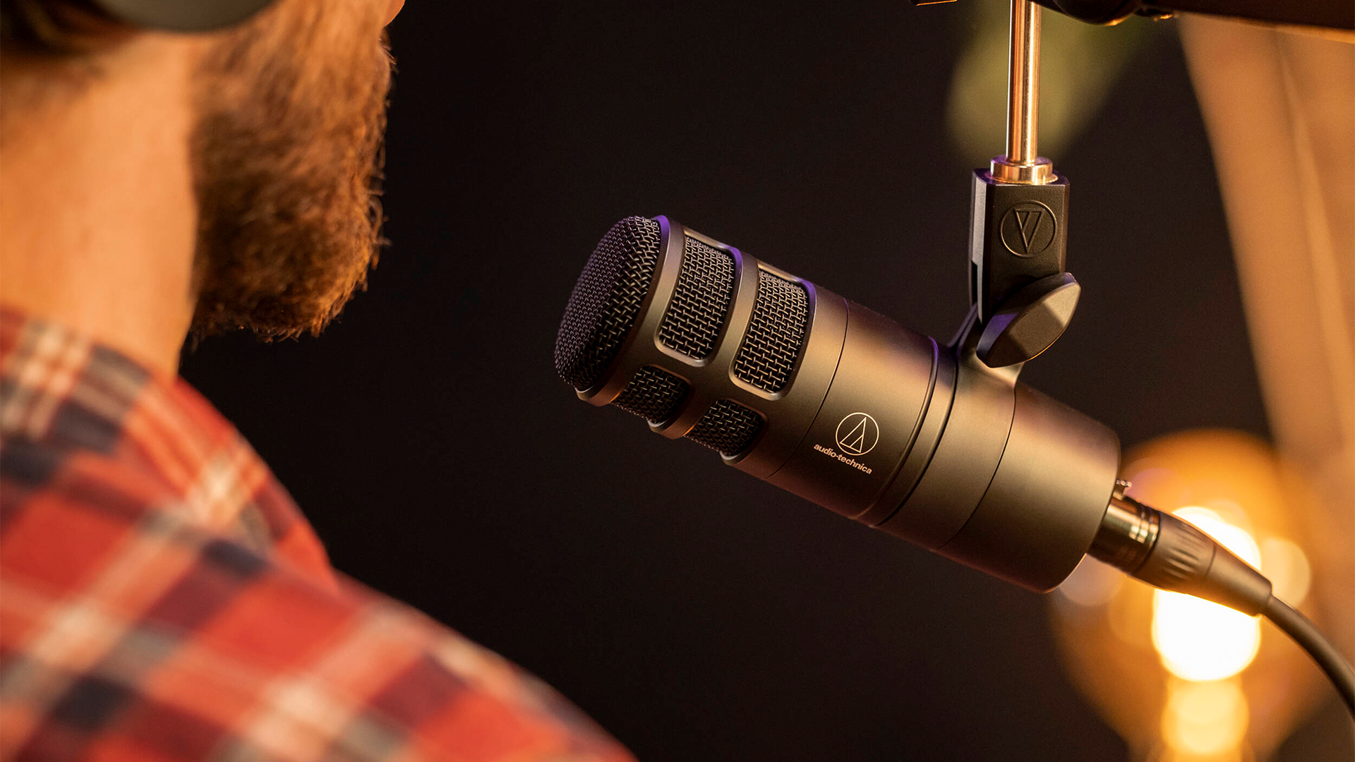 Audio-Technica AT2040 Hypercardioid Dynamic Podcast Microphone Audio-Technica AT2040 Hypercardioid Dynamic Podcast Microphone