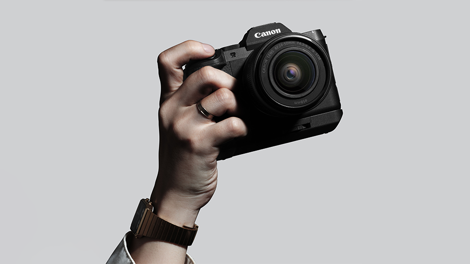Hand holding grip on Canon R8 Mark II