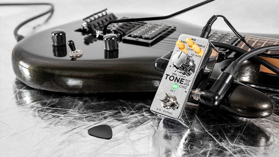 IK Multimedia TONEX ONE AI Modeling Multi-FX Pedal with Joe Satriani Collection (Limited Edition Silver)