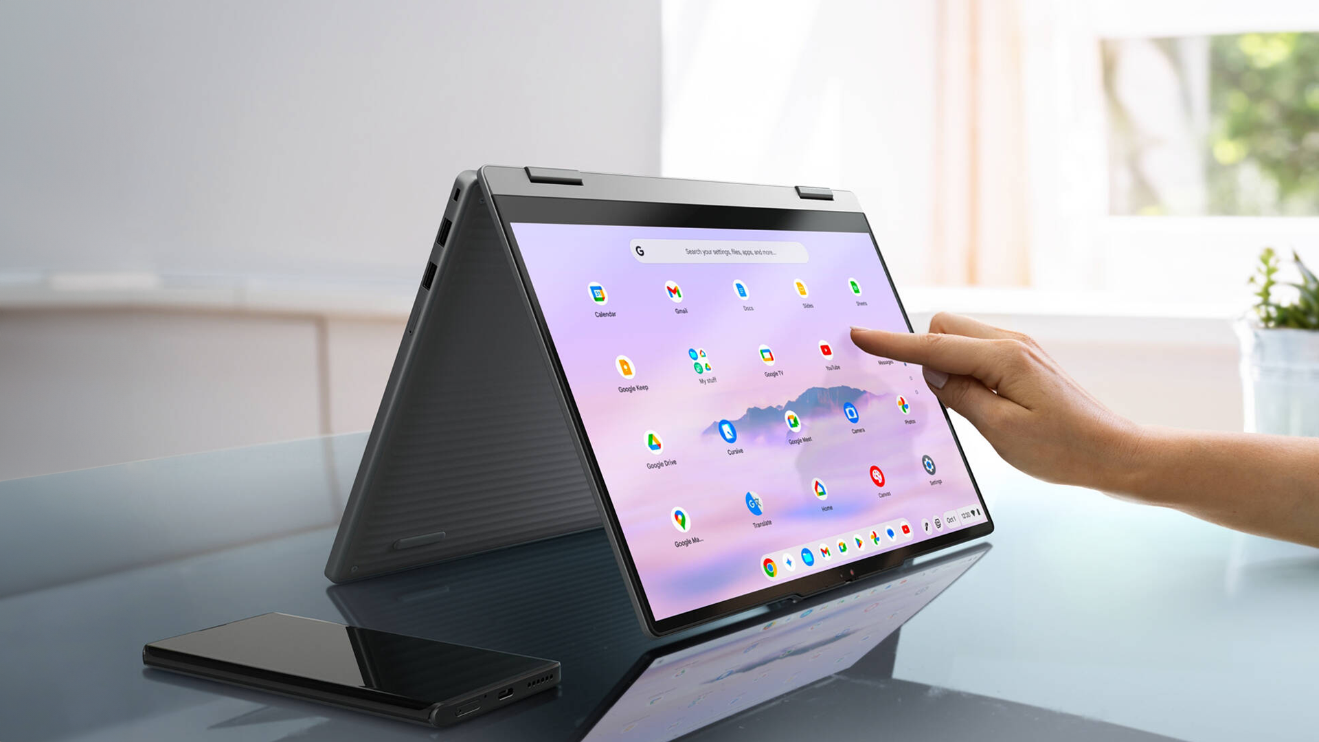 Lenovo 14" 2-in-1 Chromebook Plus Lenovo 14" 2-in-1 Chromebook Plus