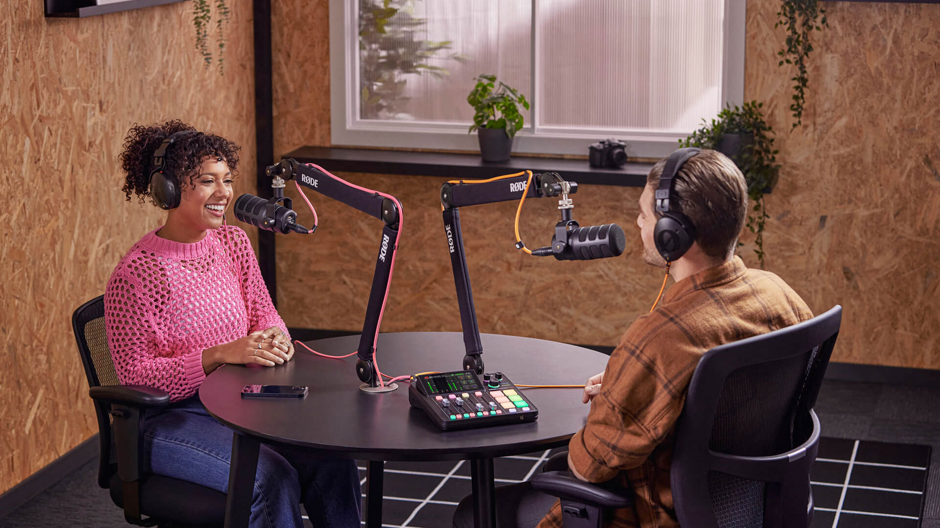 RODE RODECaster Duo Integrated Audio Production Studio RODE RODECaster Duo Integrated Audio Production Studio