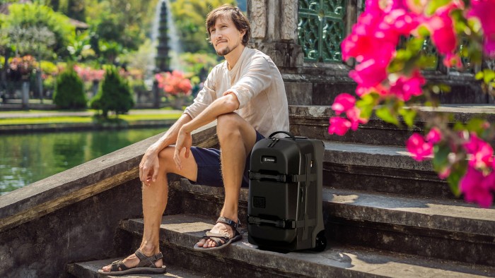 Pelican AEGIS 22" Carry-On Rolling Hybrid Duffel Pelican AEGIS 22" Carry-On Rolling Hybrid Duffel