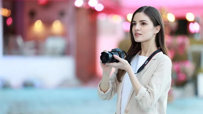 Canon EOS R100 Mirrorless Camera Canon EOS R100 Mirrorless Camera