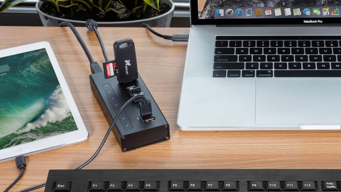 Xcellon 7-Port Powered USB 3.0 Slim Aluminum Hub with 2 Dual Data/Charging Ports