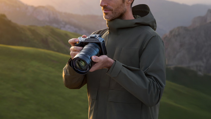 Hasselblad X2D II 100C and XCD 35-100mm f/2.8-4 E Lens Hasselblad X2D II 100C and XCD 35-100mm f/2.8-4 E Lens