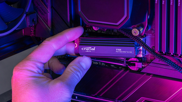 Crucial T705 NVMe PCIe Gen 5 M.2 Internal SSD with Heatsink