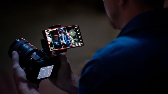 Sony made the XPERIA 1 V a perfect partner to its lineup of photo and cinema cameras with advanced features like video monitoring.