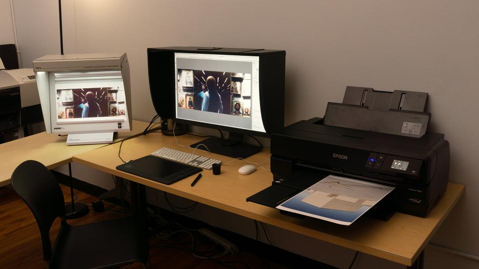 This simple workstation in SVA's MPS Digital Photography program provides an effective way to evaluate photographic prints.