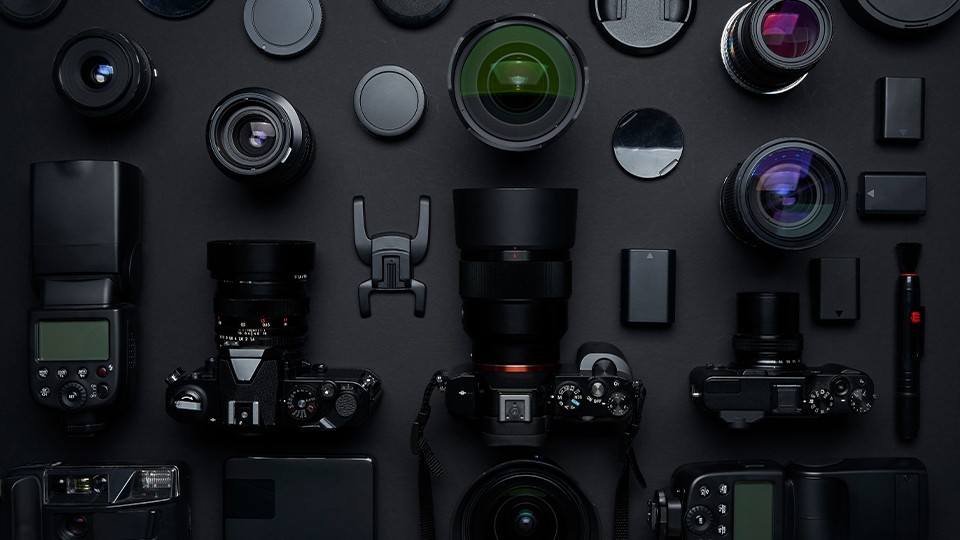Building a Stable, Well-Lit Photography Kit by Budget