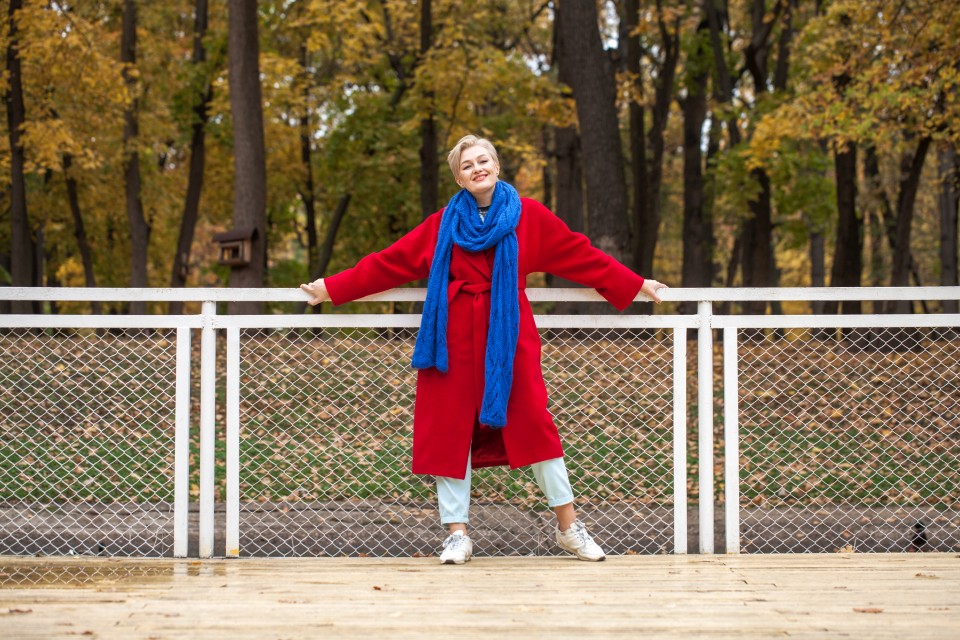 Strike a pose! Including more of your model and environment in a shot will provide a larger emphasis on their body positioning.