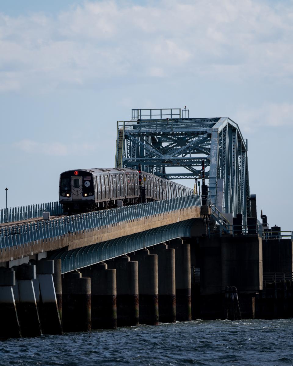 Improved focusing speeds help catch a quick-moving train. Taken with the 100-400mm f/5-6.3 DG DN OS Contemporary lens.