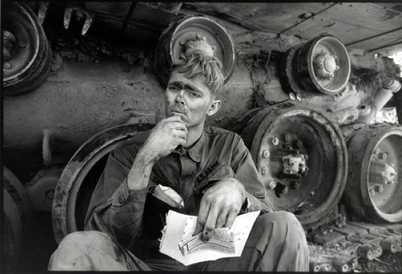 A soldier with a letter from home, Lang Vei, Vietnam, 1971 © 2020 David Burnett/Contact Press Images