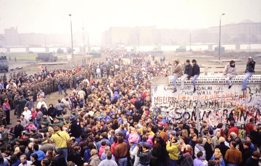 Fall of the Berlin Wall, 1989 © Lester Sloan