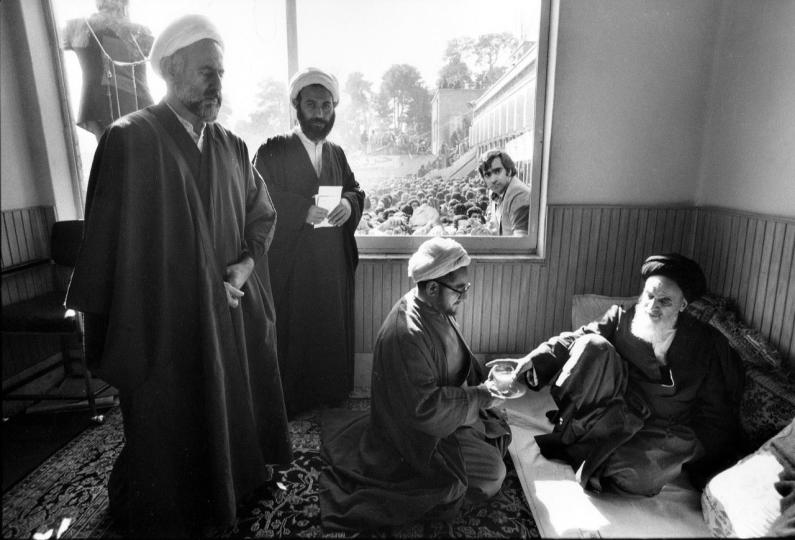 Ayatollah Khomeini, spiritual leader of the Iran Revolution, 1979 © 2020 David Burnett/Contact Press Images