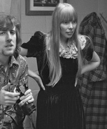Graham and Joni backstage at Queen’s College, New York City, 1969 © Joel Bernstein