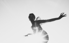 Long exposure of Sarah on the beach, dressed in Llenuel Fro