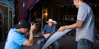 Location portrait session at Santa Fe Workshops. Photo © Rachel Brady