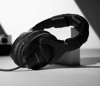 Sennheiser HD 280 Pro Circumaural Closed-Back Monitor Headphones